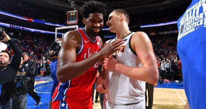 他在这里不 他在这里不