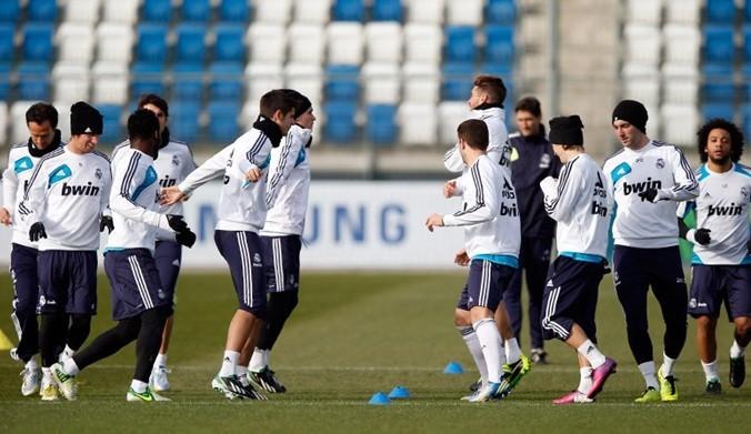 身边悄然摆 身边悄然摆